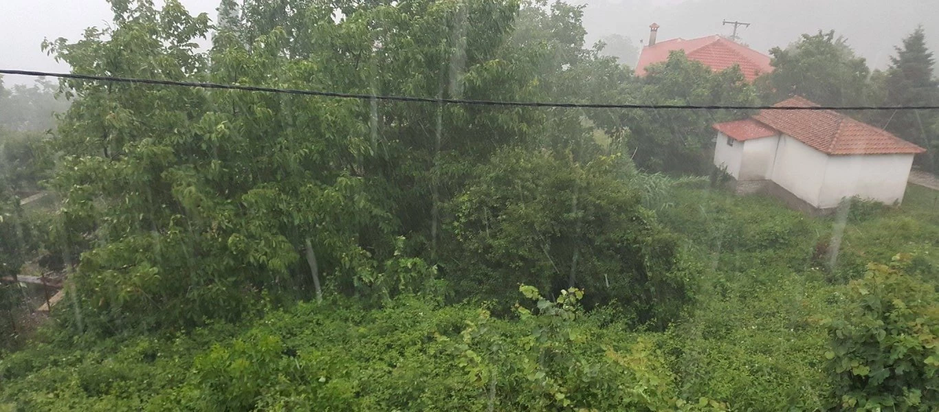 Πρωτοφανής χαλαζόπτωση στον Κόζιακα Τρικάλων! - Ολική καταστροφή στις καλλιέργειες (βίντεο)